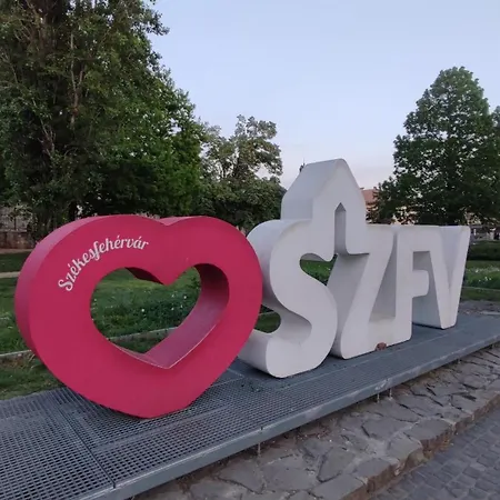 Fehervar Cappuccino Center, Ac, Easy Parking * Szekesfehervar