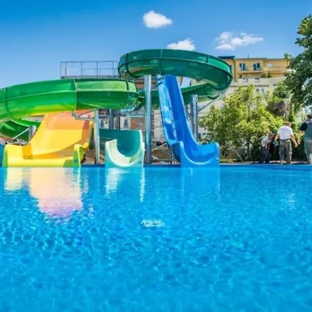 Fehervar Cappuccino Center, Ac, Easy Parking Appartement *